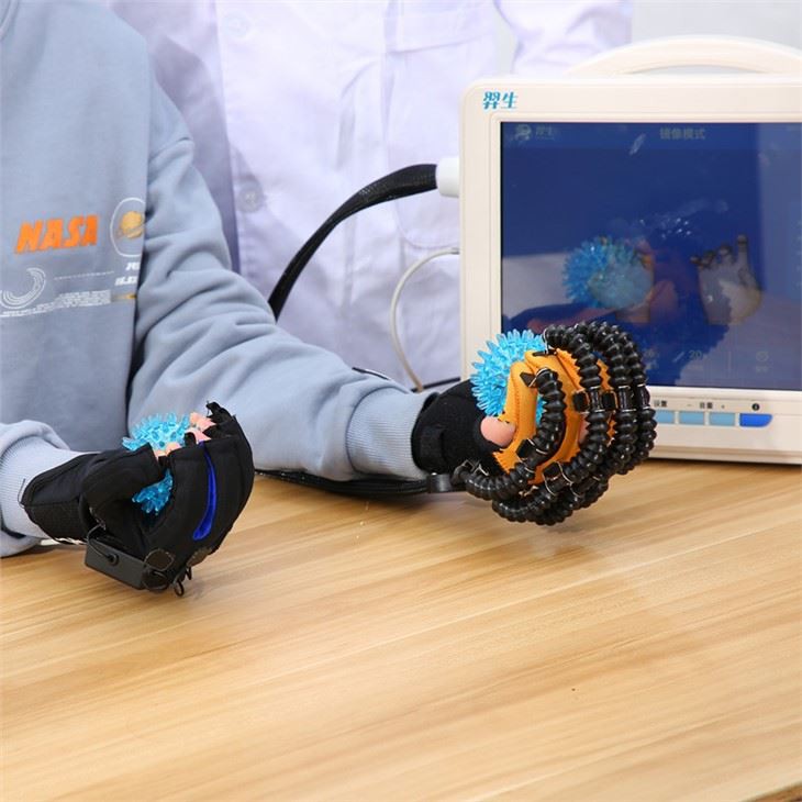 อุปกรณ์มือนุ่ม Exoskeleton สำหรับผู้ป่วยอัมพาต
