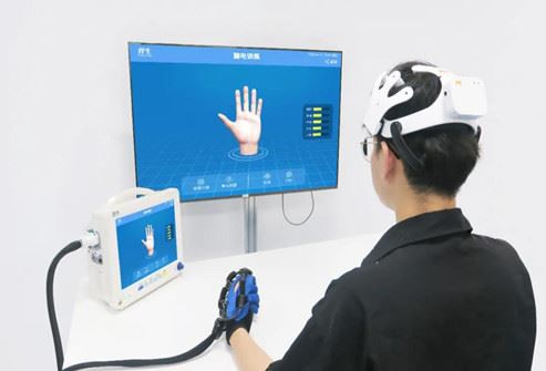 การขยายจากโรงพยาบาลสู่บ้าน – การฟื้นฟูมือต้องอาศัยความพากเพียรและความมั่นใจ